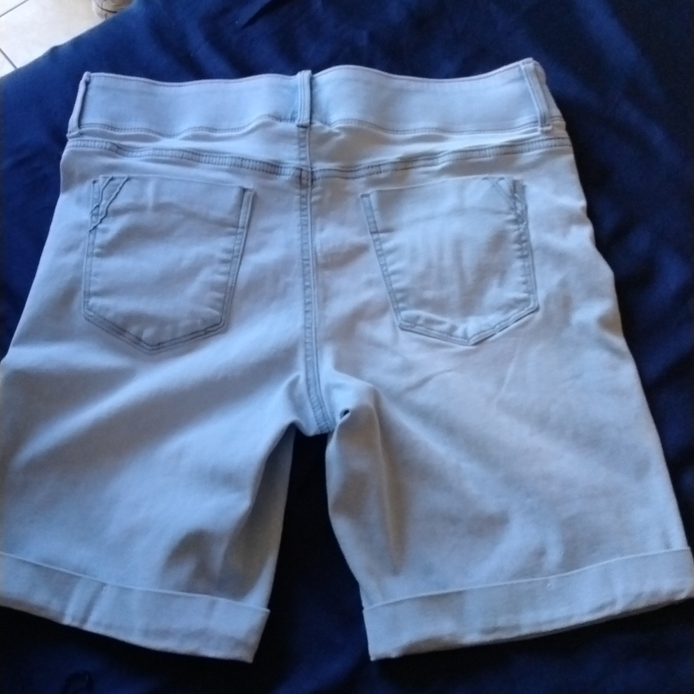 Bermuda stretchy shorts